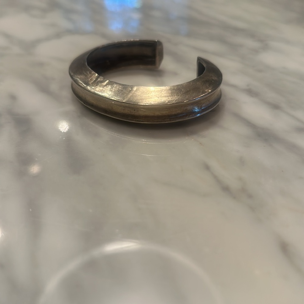 Heavyweight distressed silver bracelet. - Picture 3 of 4